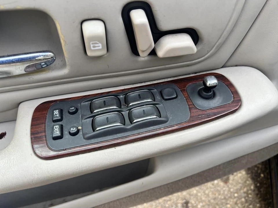 Driver Left Front Door Fits 97-99 DEVILLE 104900639 - Image 3 of 4