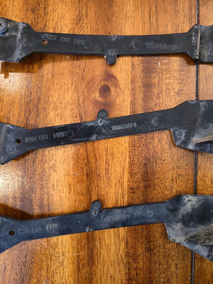 1993 1994 1995 1996 Cadillac Fleetwood LOTE DE CLIPES QUEBRADOS - Imagem 4 de 4