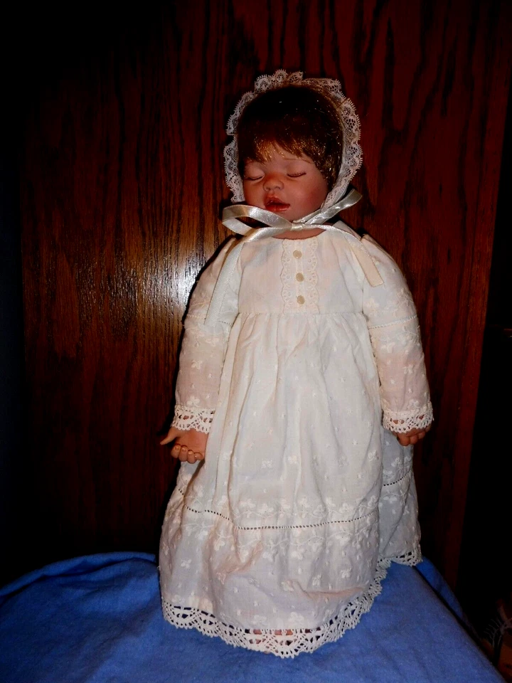 ASHTON DRAKE/JULIE FISCHER 16 IN. MUÑECA BEBÉ TELA Y VINILO (DULCE ALEGRÍA DE LAS HERMANAS) Foto 3 de 4