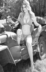 WW2 PICTURE PHOTO US PIN UP IN A JEEP 6969