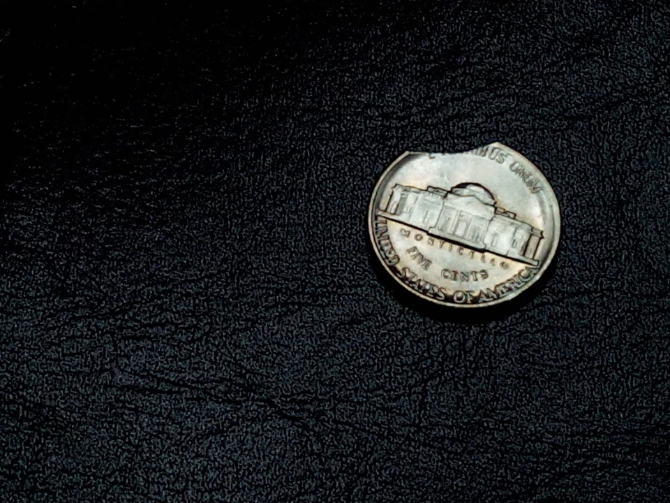 Mint Error Coin 1985 p Jefferson Nickel 5FS Clipped Planchet Uncirculated - Image 3 of 4