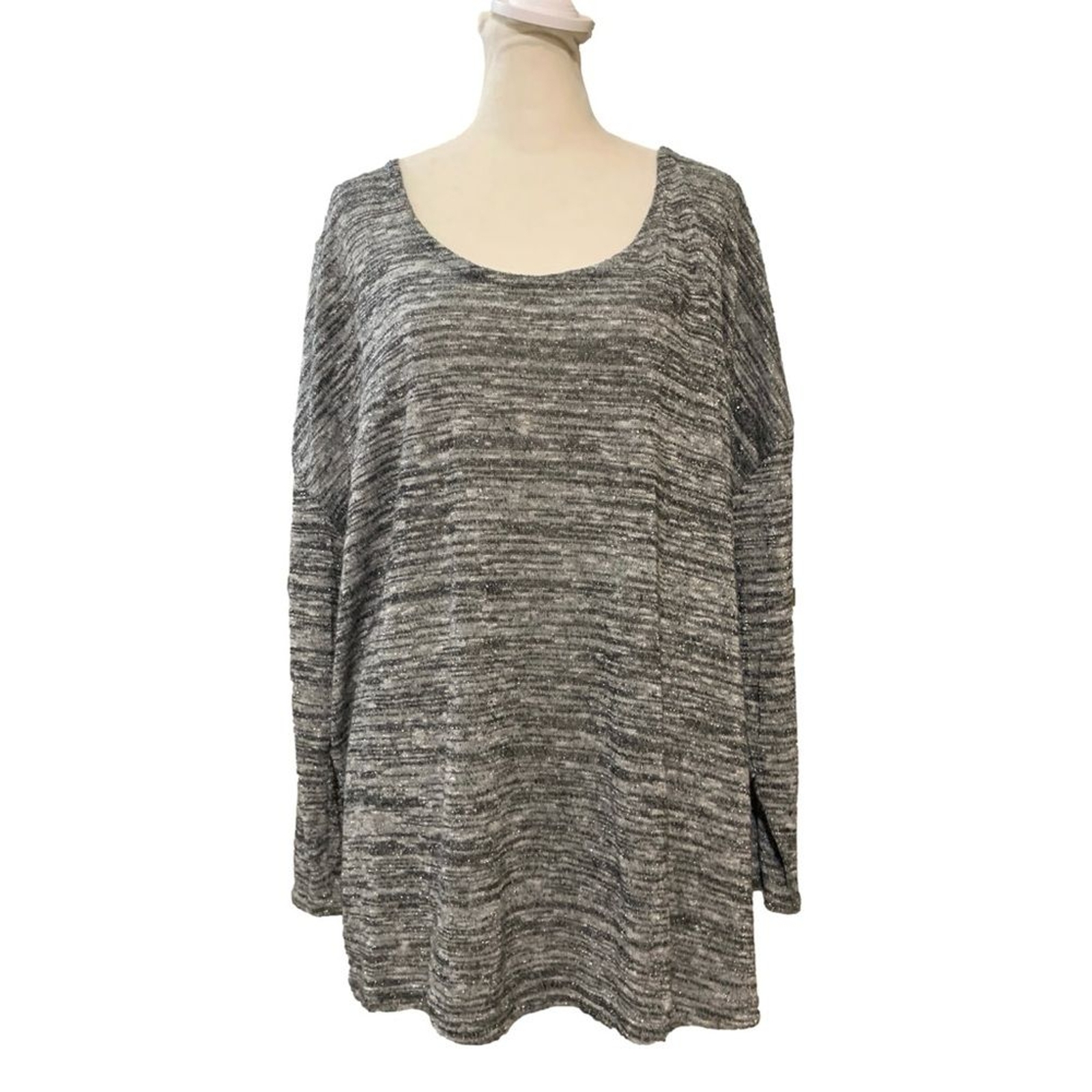 ALTRA Top a maniche lunghe Lane Bryant grigio metallizzato con incrocio incrociato e scoop sul retro