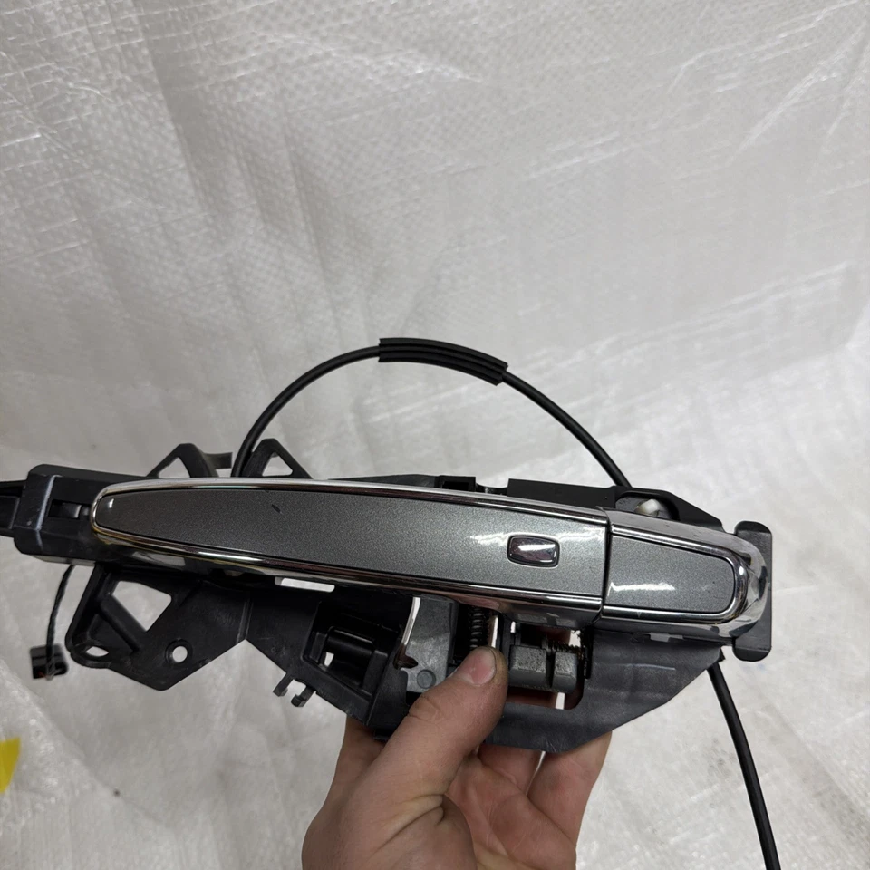 Chevrolet Volt 2016-2019 manija exterior puerta lateral izquierda trasera con marco OEM Foto 2 de 4