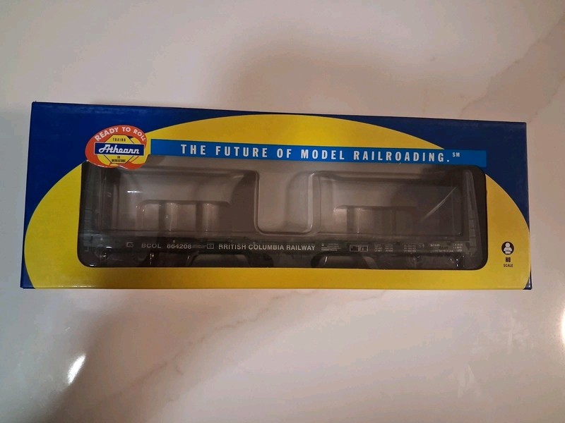 ATHEARN HO 60' BULKHEAD FLATCAR (BRITISH COLOMBIA RAILWAY) # 864208,RARE