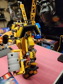 LEGO  The LEGO Movie - Emmet's Construct-O-Mech (70814) All Minifigures Included