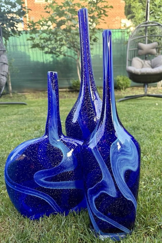 Juego de 3 jarrones decorativos de vidrio remolino azul artesanal Foto 3 de 4