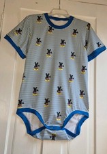 Adulto Mediano: BODY de una pieza de algodón Mickey Mouse (tela Joann Baby)