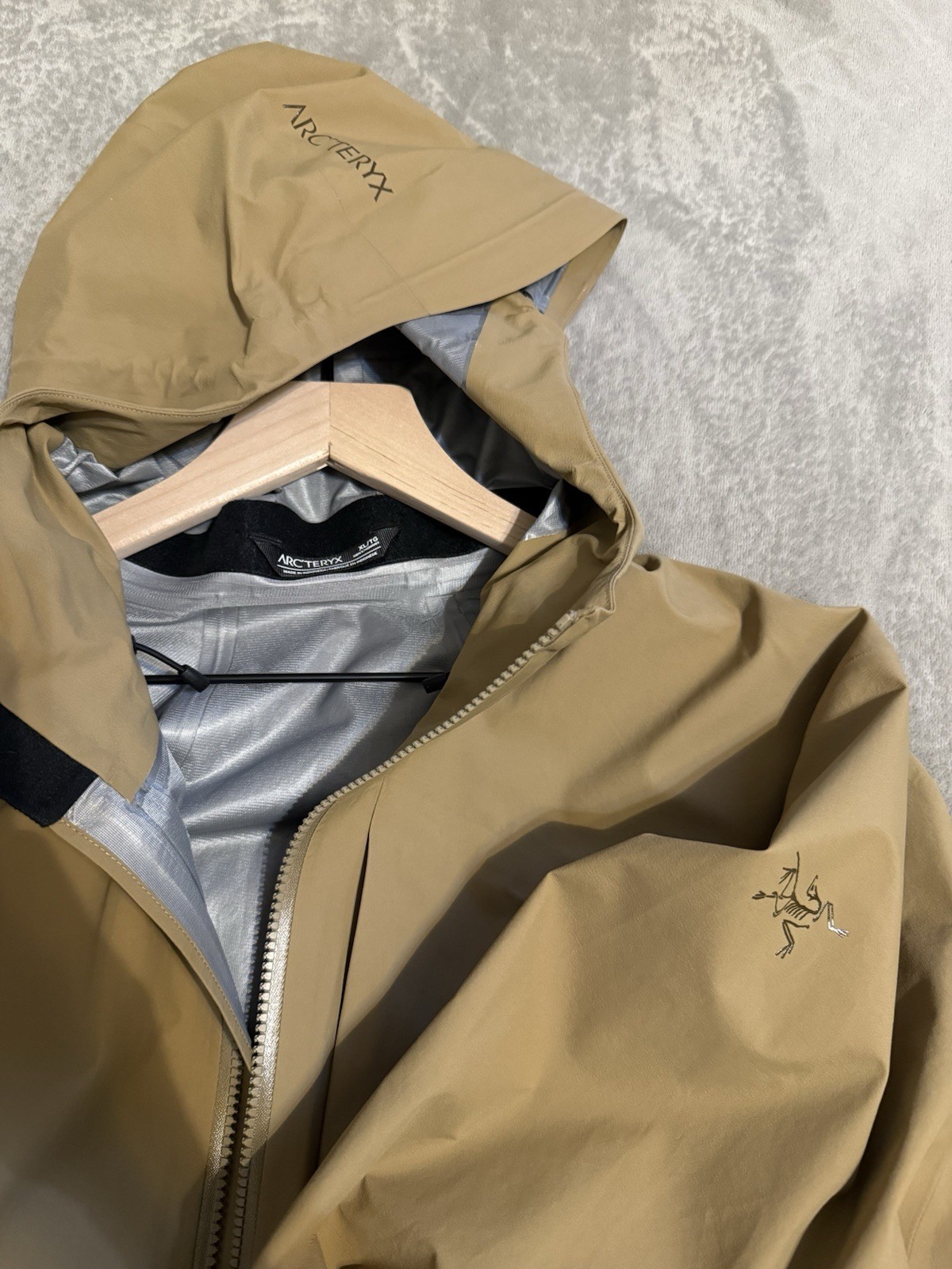 Arc'teryx Sawyer Water Resistant Hooded Zip Long Beige Rain Coat Men's XL thumbnail 2