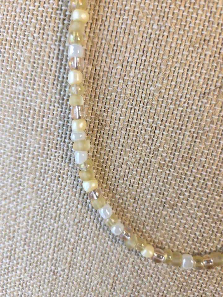 Collar de Cuentas Hecho a Mano Boho Buttercream Amarillo Perla Cuentas de Vidrio Multicolor Foto 3 de 4