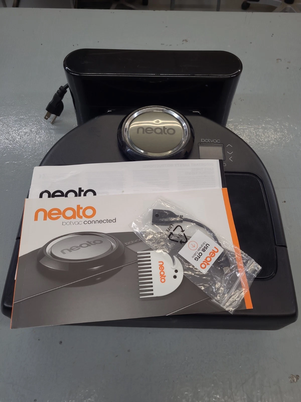 Used Neato Botvac Connected 905-0249 Navigating Robot Vacuum Unit and Extras
Opens in a new window o
