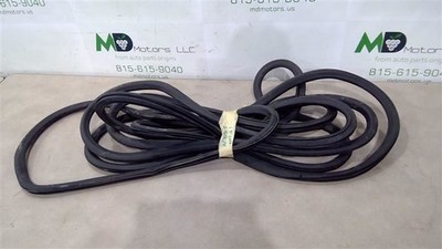 2017-2020 CHEVROLET TRAVERSE REAR PASSENGER  DOOR WEATHERSTRIP SEAL 22912587