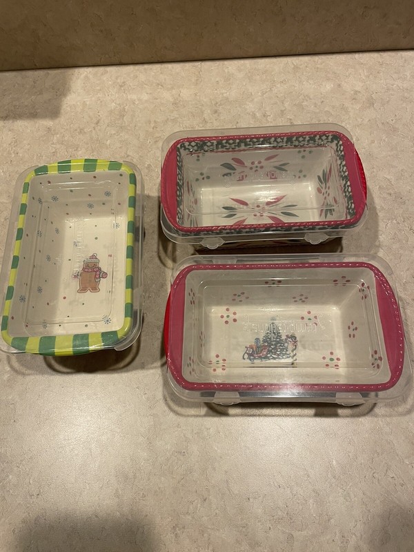 Temptations Mini Loaf Pans Set of 3 Holiday w/lids    New 