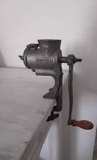 Vintage Universal #71 Meat Grinder Hand Cranking Wood Handle