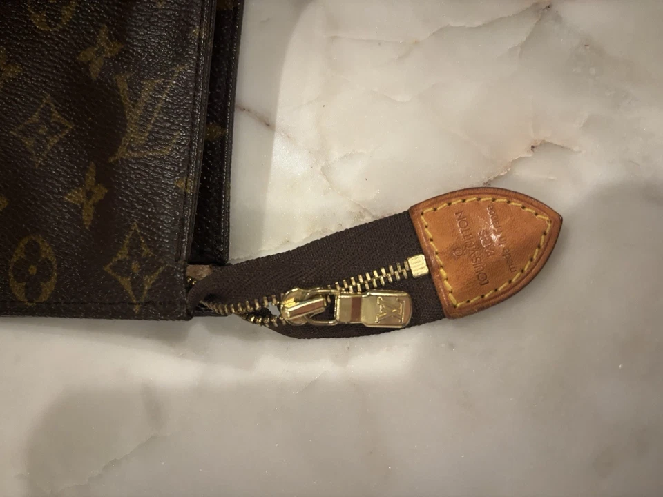 Vintage Louis Vuitton Toiletry Pouch 19 | Classic Monogram Pattern - Image 2 of 4