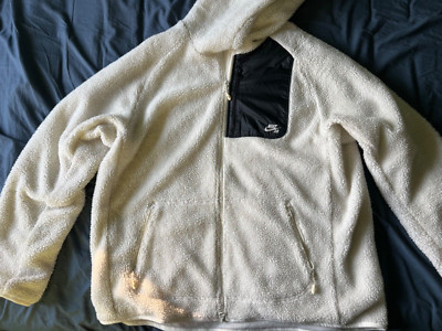 Nike SB weiße  Sherpa Jacke mit Kaputze. Aus dem Jahr 2017/18. 