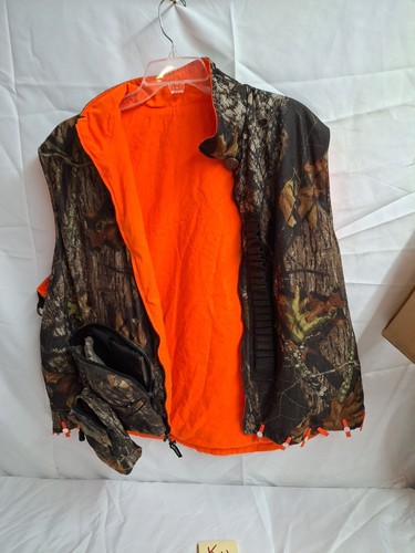 game winner hunting vest, Large , Carry Pocket , Clips , Stained Inside . Warm ,