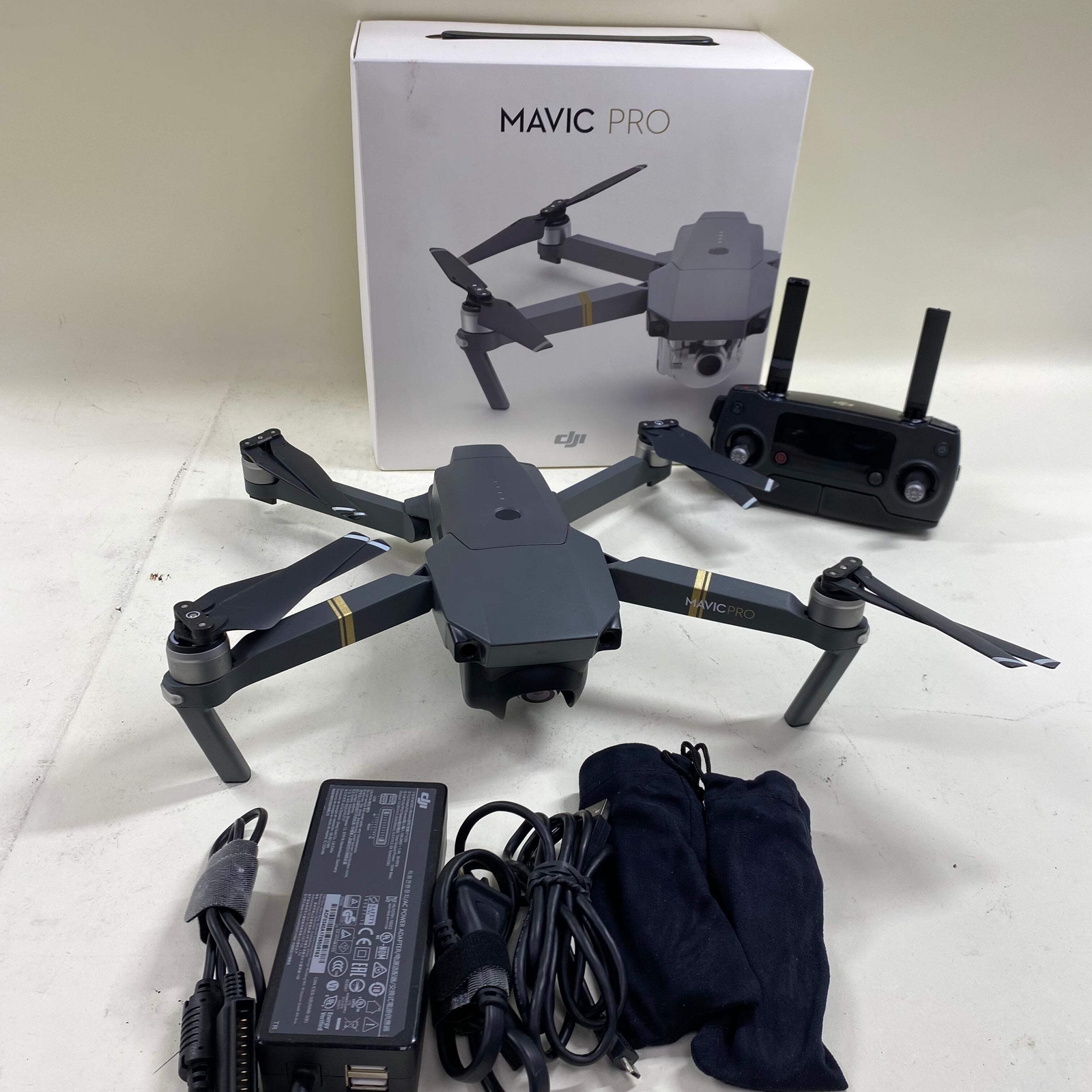 DJI Mavic Pro M1P 4K Video Quadcopter Camera Drone Bundle-image