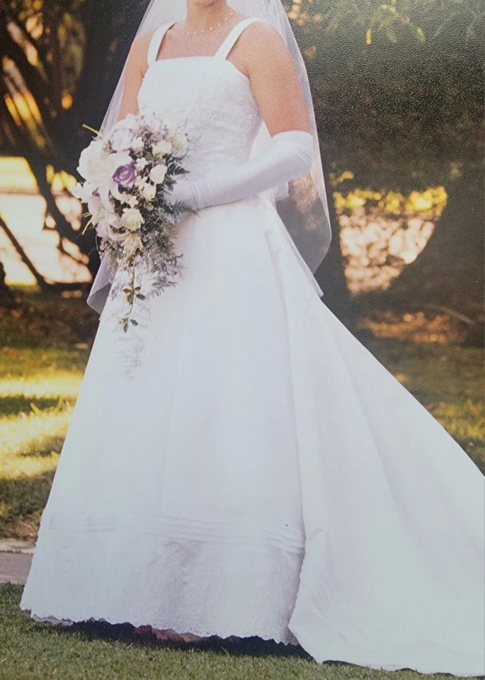 OFERTA ~ Vestido de novia cintura caída atemporal talla 12, velo y tocado incluidos Foto 2 de 4