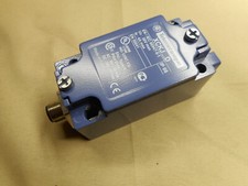 Schneider  ZCKJ8D limit switch body (NEW, NO BOX)