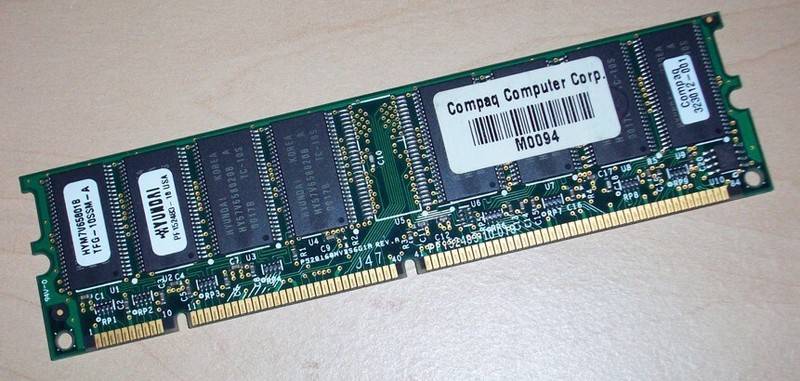 HYUNDAI 64MB PC100 100MHz ECC Unbuffered CL2 168Pin DIMM SDRAM Memory 323012-001