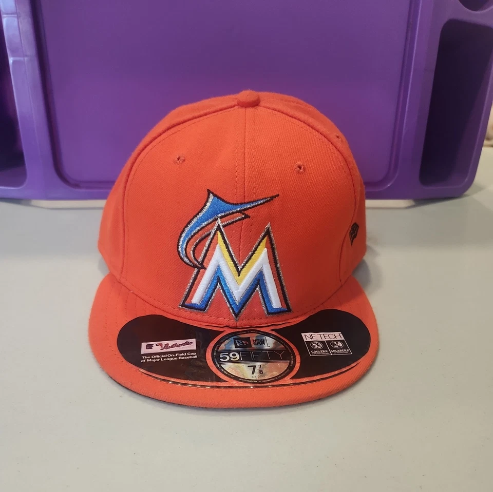 Chapéu de beisebol New Era 59Fifty FLORIDA MARLINS com adesivo tamanho 7 7/8 laranja - Imagem 2 de 4