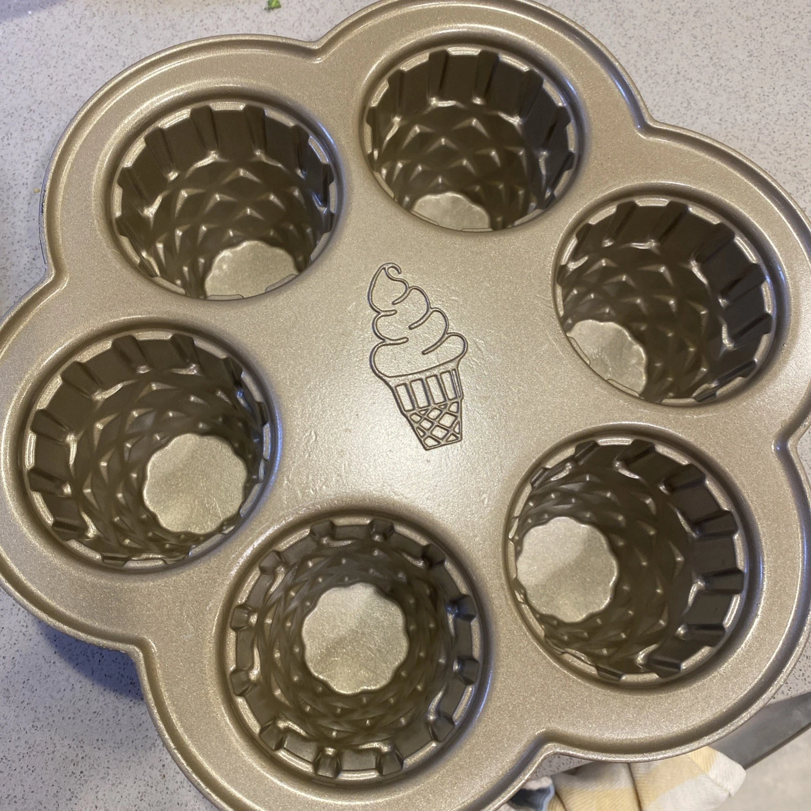 NORDIC WARE Ice Cream Cone Cupcake 6 Mold Cake Baking Pan 4.5c Aluminum Pan USA