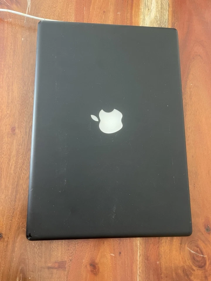 Black Apple MacBook A1181 Laptop 2007 Core 2 Duo Needs New Battery, No Internet - Image 3 of 4