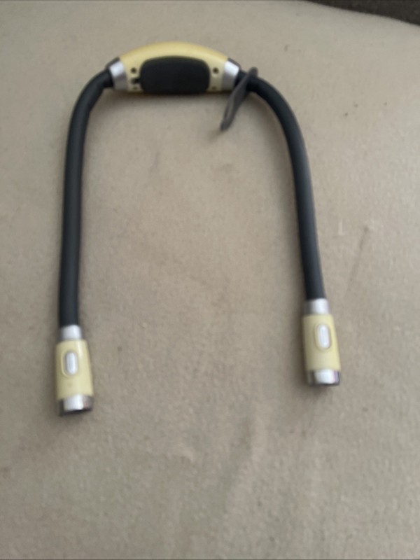 LED Around Neck Light Assistant, Neck Book Light Battery Powered/HUGLIGHT.   *E