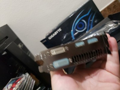 GIGABYTE R927XOC-2GD Carte Graphique ATI Radeon R9