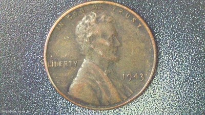1943P Lincoln wheat cent looks like copper until i put a magnet to it (CU2)