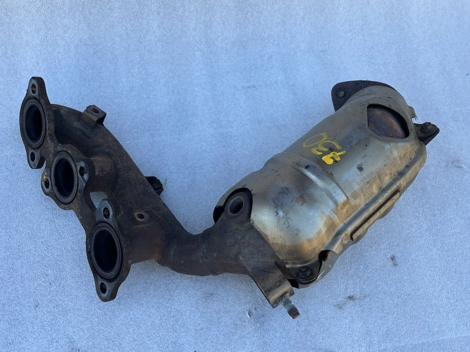 2005 LEXUS RX330 RIGHT PASSENGER SIDE REAR EXHAUST MANIFOLD 25051-20040 - Image 2 of 3