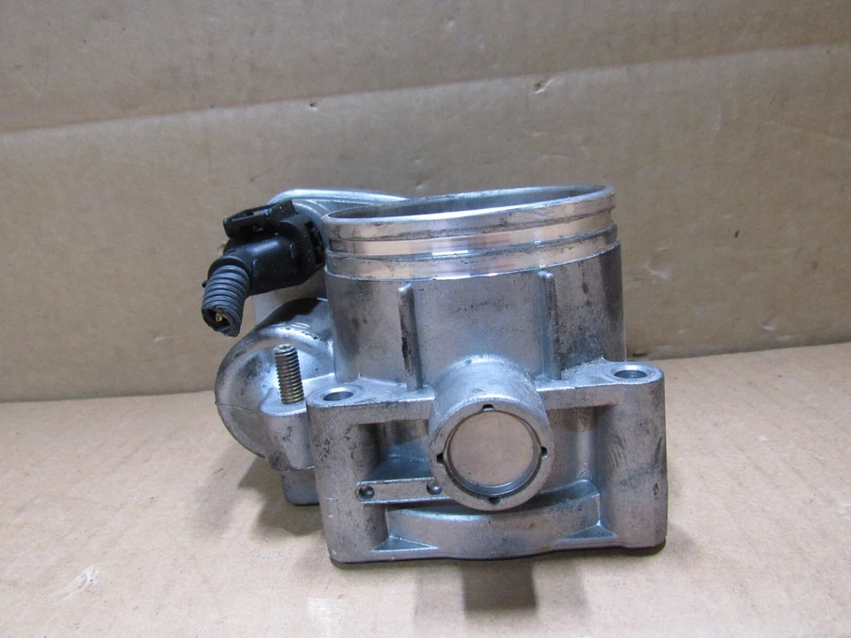 01 02 03 04 05 BMW 530i 3.0 Cuerpo del acelerador del motor Unidad de control Conjunto de válvula OEM Foto 3 de 4