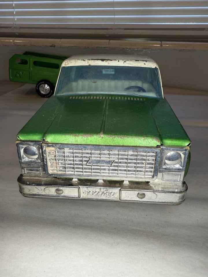 Camión de colección con plataforma de estaca de acero prensado Nylint Farms con remolque - años 70 Foto 3 de 4