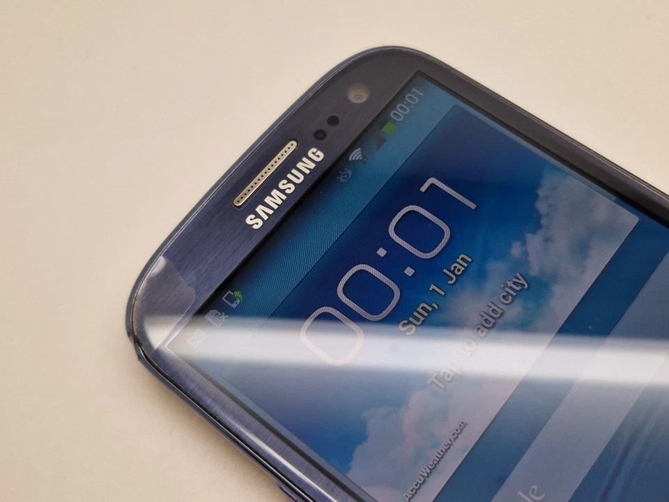 Super Condition UNLOCKED 4G LTE Samsung Galaxy S3 GT-I9300 16GB Smartphone - Image 2 of 4