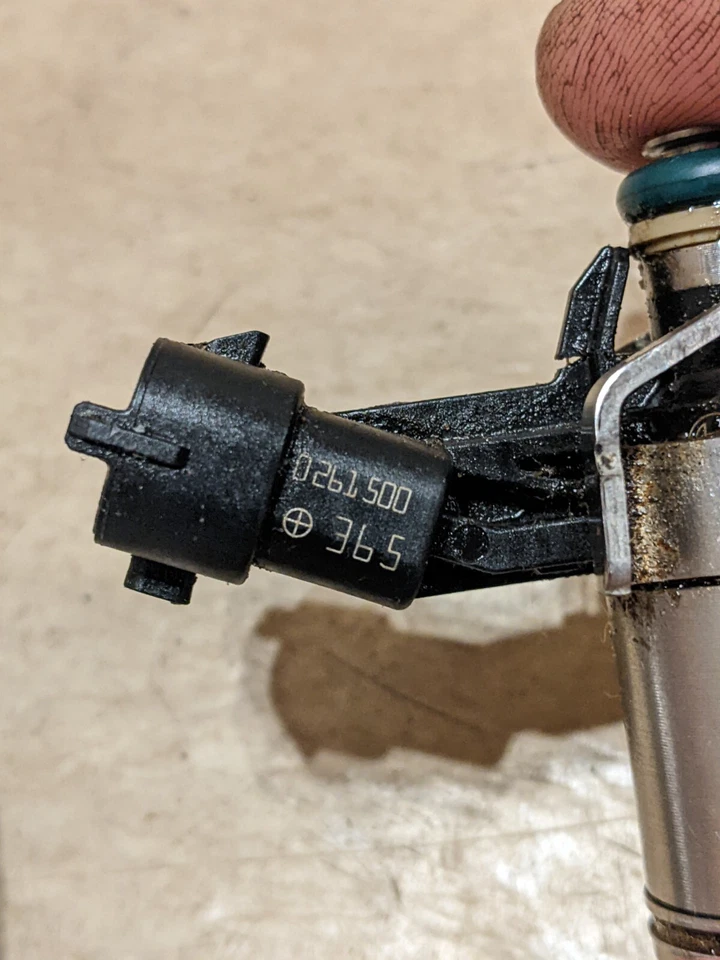 2015 FORD FOCUS ST 2.0 ECOBOOST ТОПЛИВНЫЕ ФОРСУНКИ / 2 ФОРСУНКИ - Изображение 2 из 4