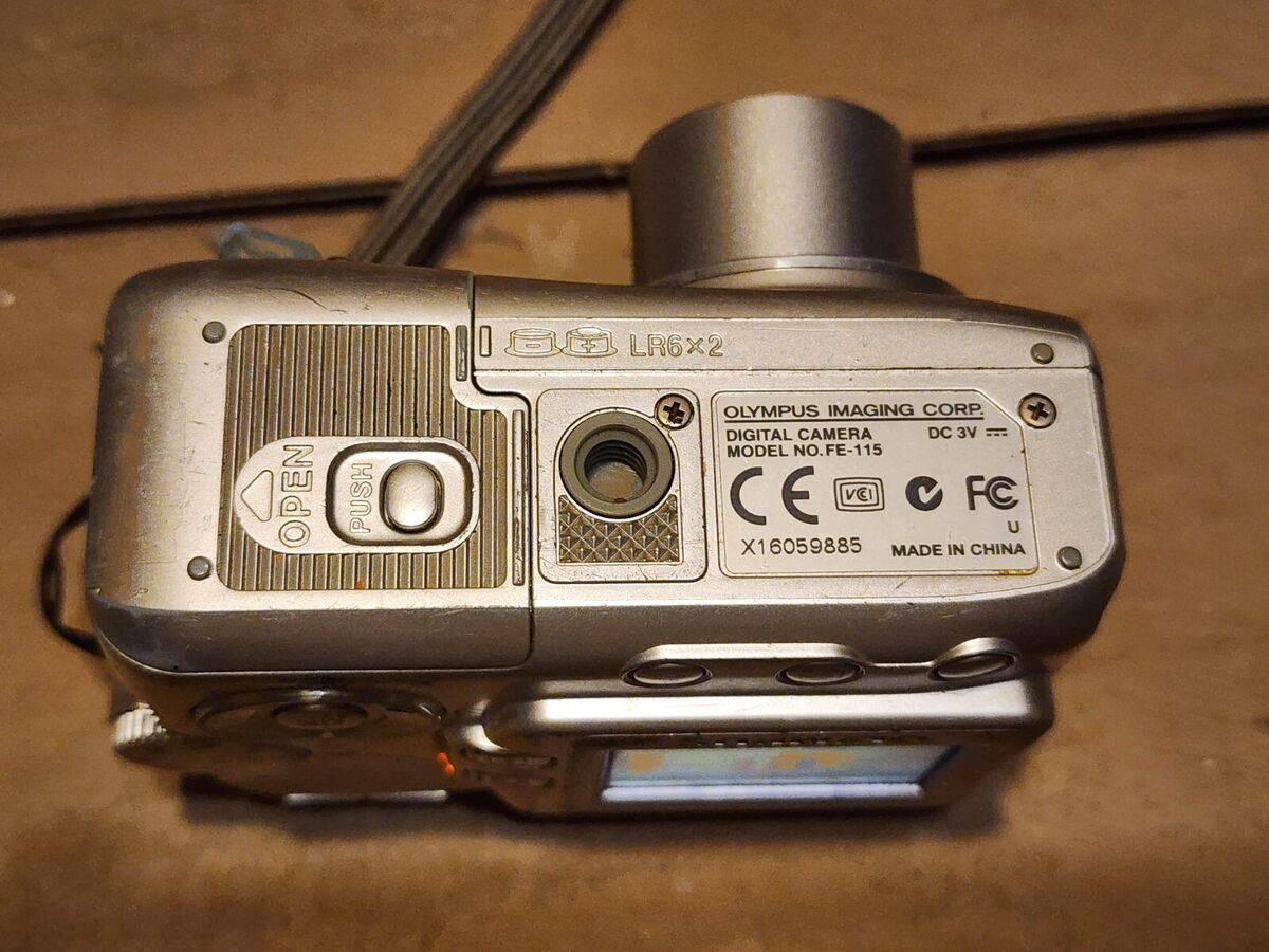 Olympus FE FE-115 5.0MP Digital Camera - Silver for sale Olympus FE FE-115 5.0MP Digital Camera - Silver for sale