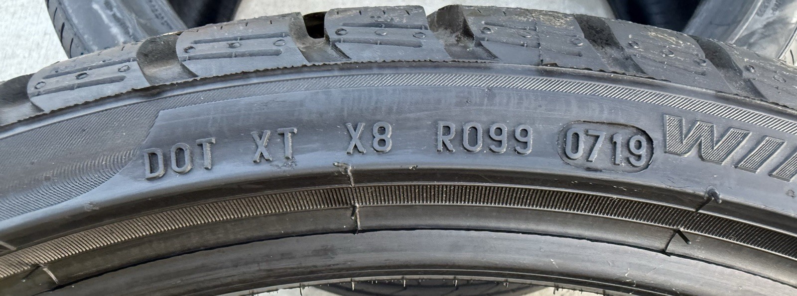 Lamborghini Huracan FRONT+LOWER Tire P/N 2309900