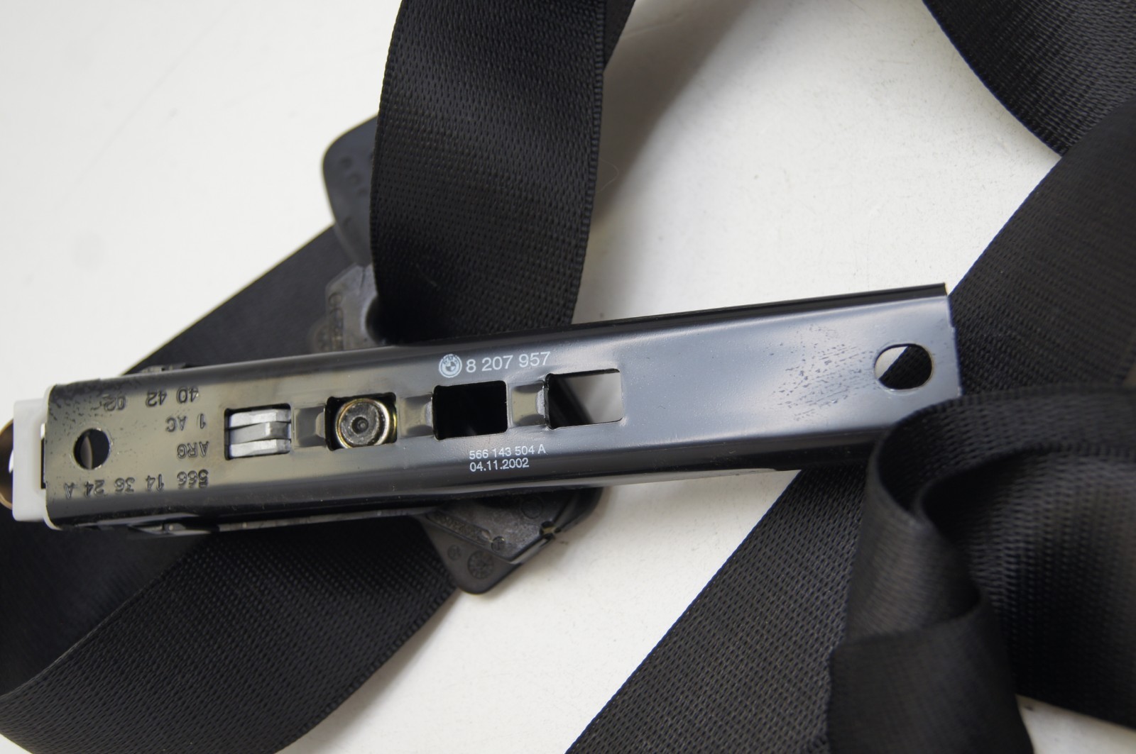 BMW E46 Seat Belt Assembly Right Front Sedan OEM 9906 323 325 328 330