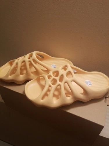 Adidas Yeezy 450 Slide ‘Cream’ 2023 Size 9 GZ9864
