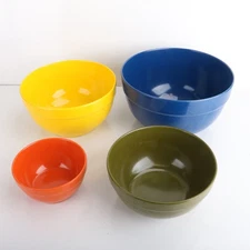 Serving Bowl 4 Nesting Bowls Plastic Primary Colors Yellow Blue Orange Green
