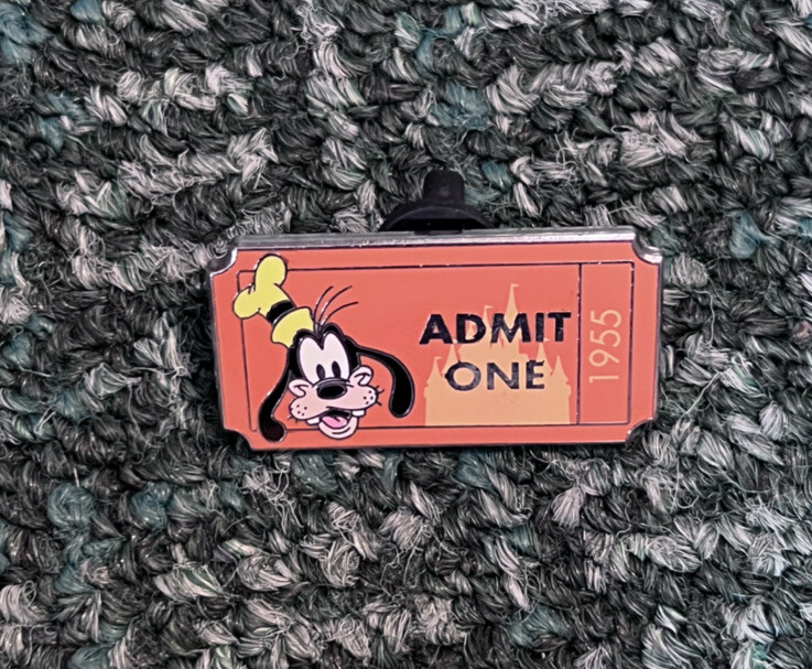 ディズニー サイン入り パイナップルボード DISNEY PIN ADMIT ONE TICKET 1955 STITCH JACK POOH CHIP DALE
