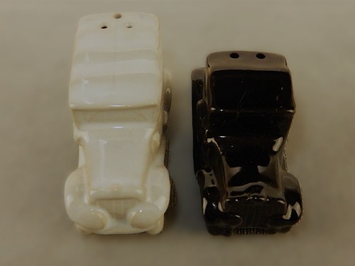 Antique Car Shaker Set, Sasparilla Deco Designs, New Old Stock, Vintage Kitchen - Picture 2 of 9
