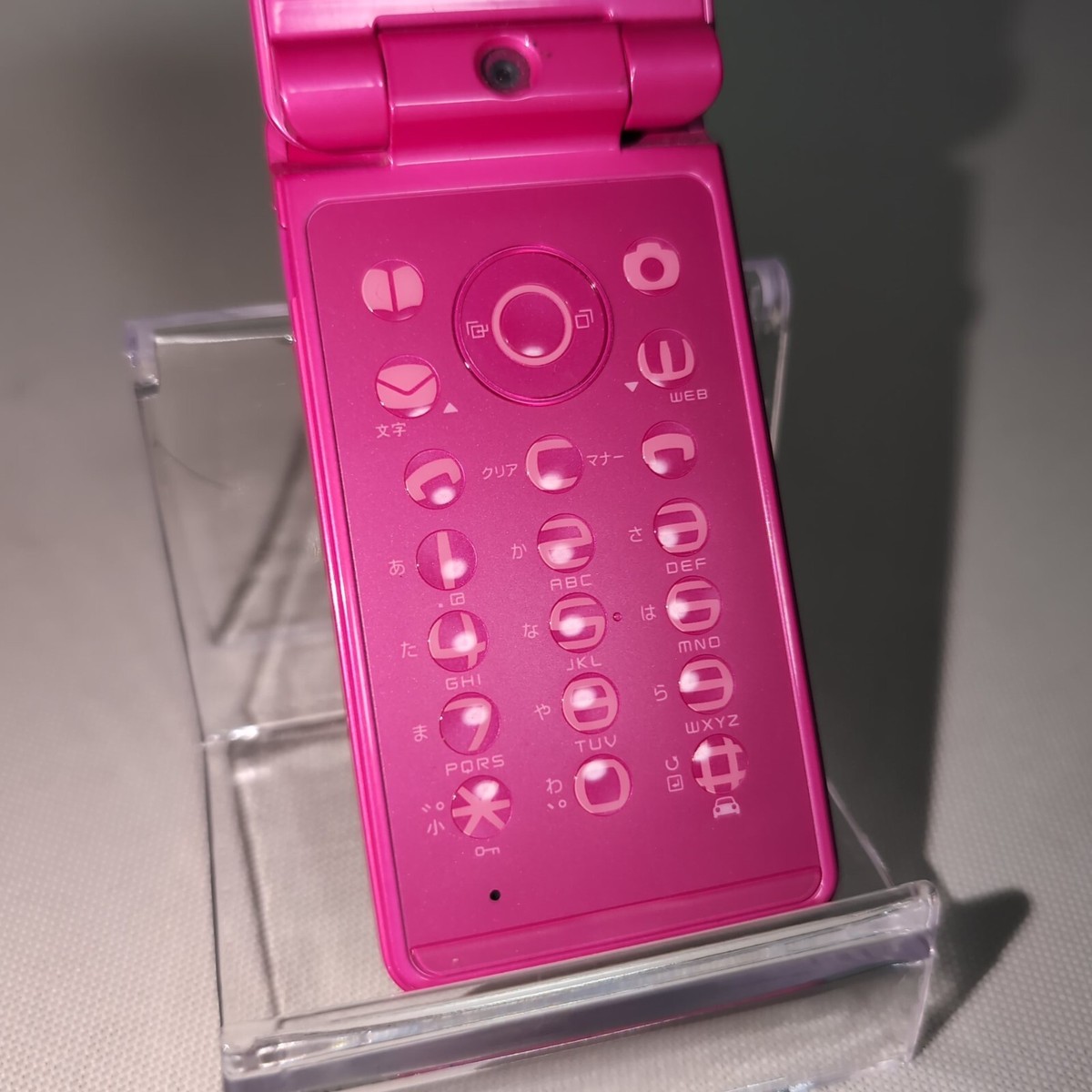ケータイiphon5。ハニービー。 HONEY BEE 5」関係者インタビュー] モデルチェンジしたミツバチ