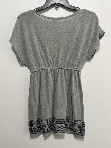 Bongo Top Deep V-neck Women's Medium Gray SS Empire Waist Rhinestone Accent - Picture 6 of 7