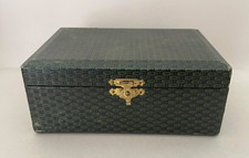 ANCIENNE BOITE ENSEMBLE A COUTURE EN METAL ARGENTÉ MOTIF FLORAL