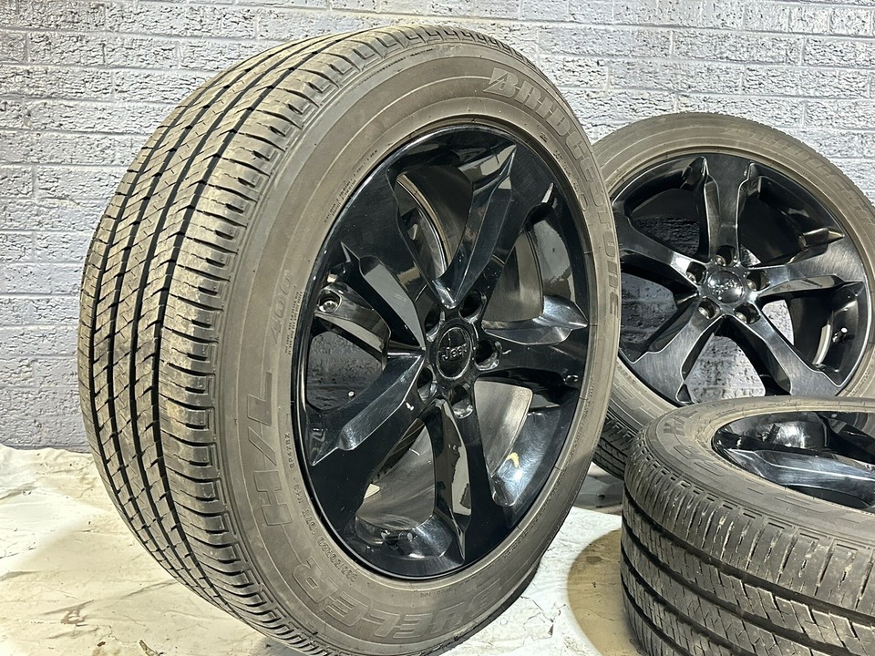 2021-2023 Jeep Grand Cherokee L OEM Wheels And Tires | 20