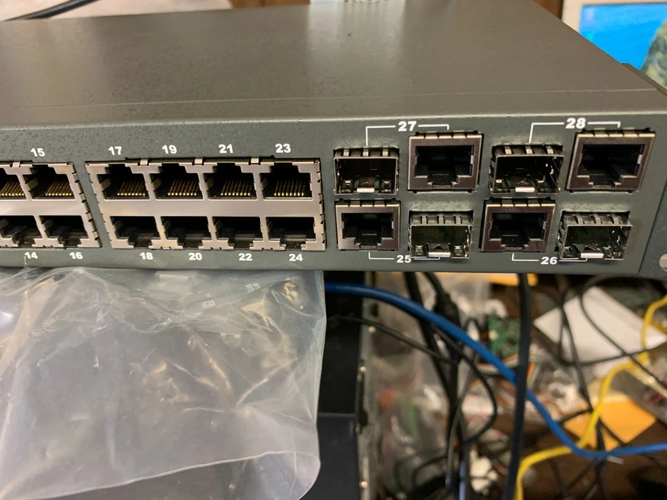 SMC Network TigerSwitch 10/100 Ethernet Switch SMC6128L2 - Image 4 of 4