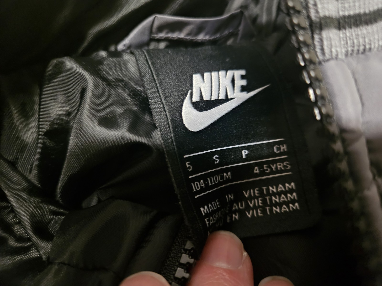 SACAI X NIKE Giubbotto Nike invernale puffer coat full zip taglia 5 ragazzo giovane colore grigio