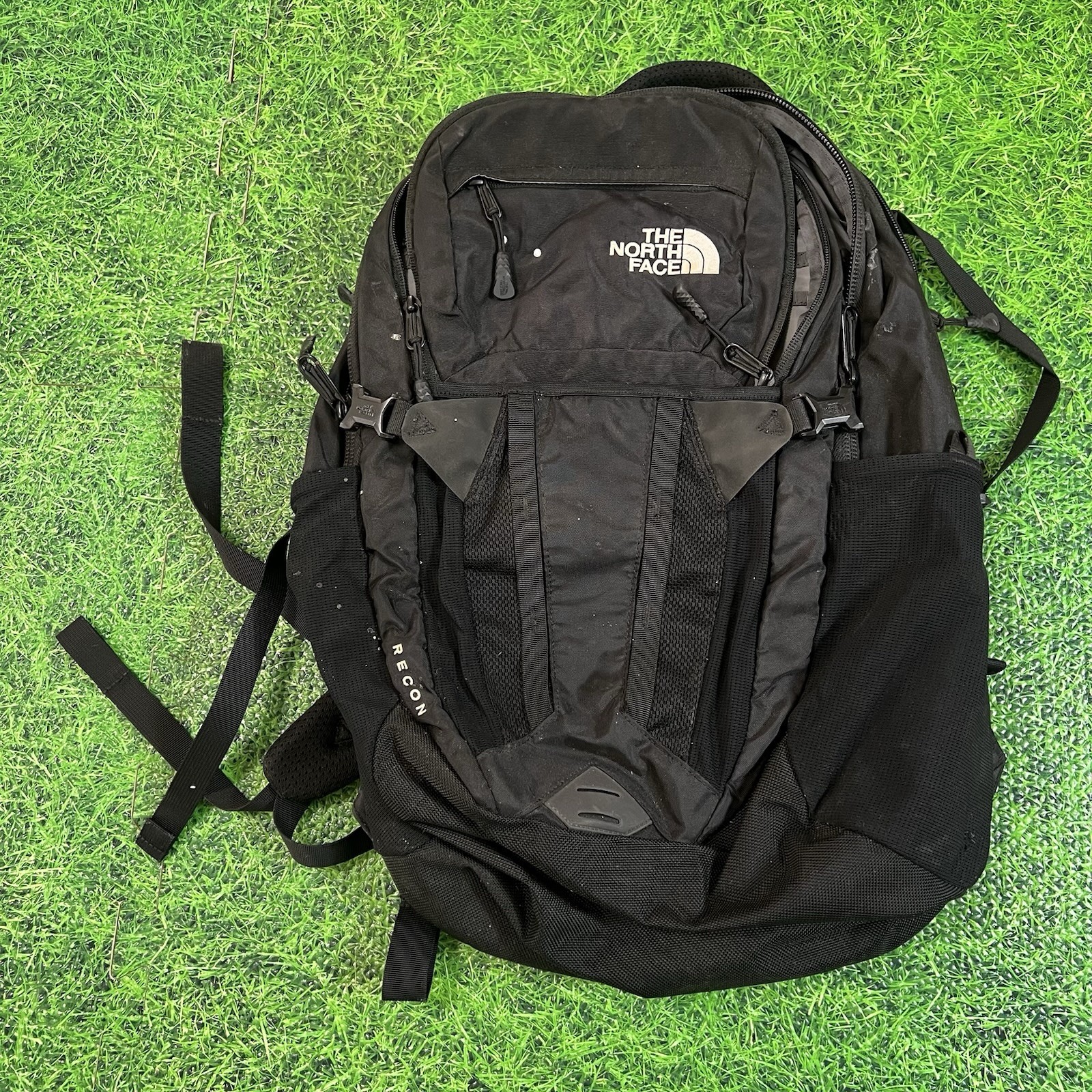 The North Face Unisex RECON Day Travel Hike Student Backpack - Black