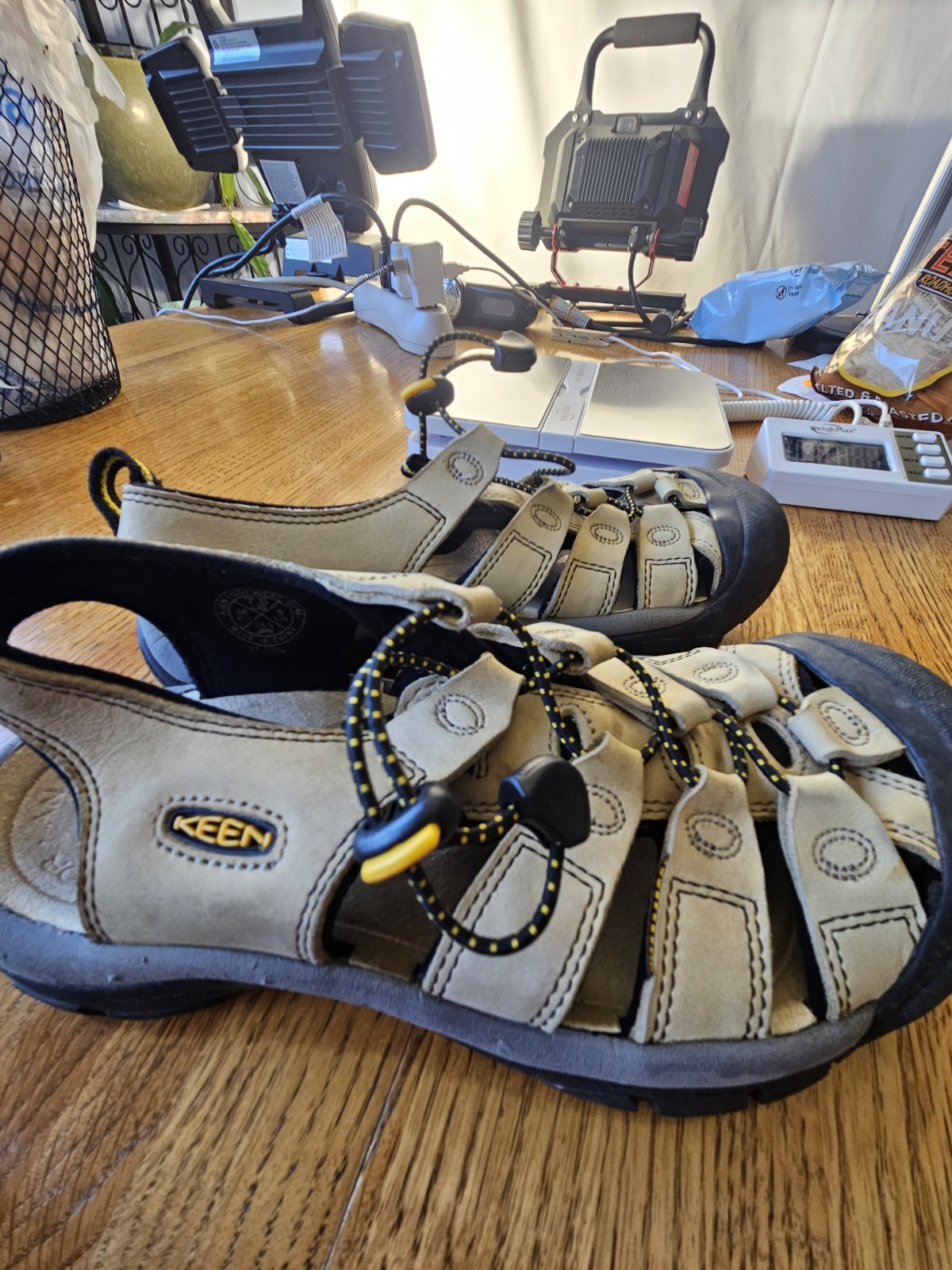 Sandali Keen donna taglia 7 5 comodi escursionismo trail impermeabili marrone nero usati in ottime condizioni